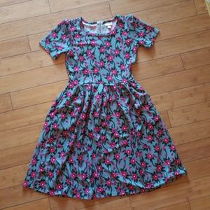 Lularoe amelia pink flower print grey medium